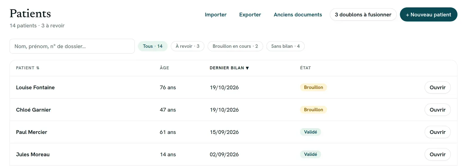 La liste des patients, avec le lien qui annonce les doublons à fusionner.